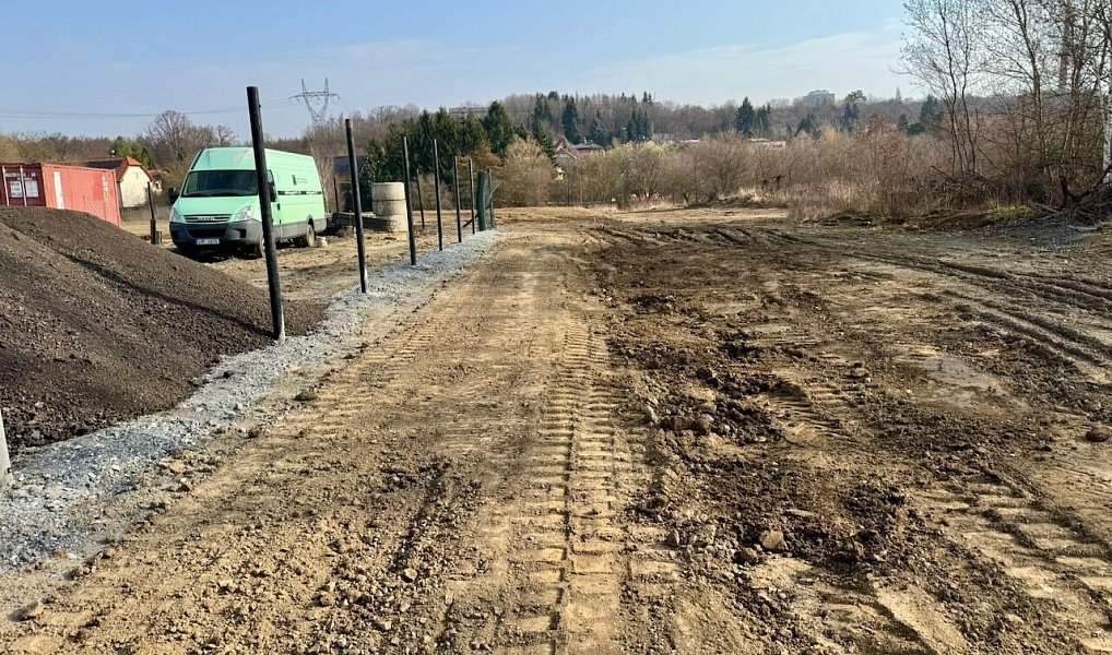 Pronájem komerčního pozemku 4 925 m², Říčany – náhled fotky 4