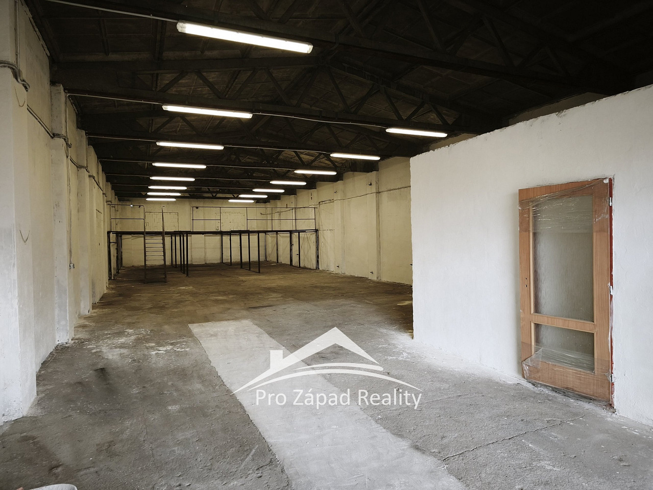 Pronájem skladovacích prostor 301 m² — photo 4