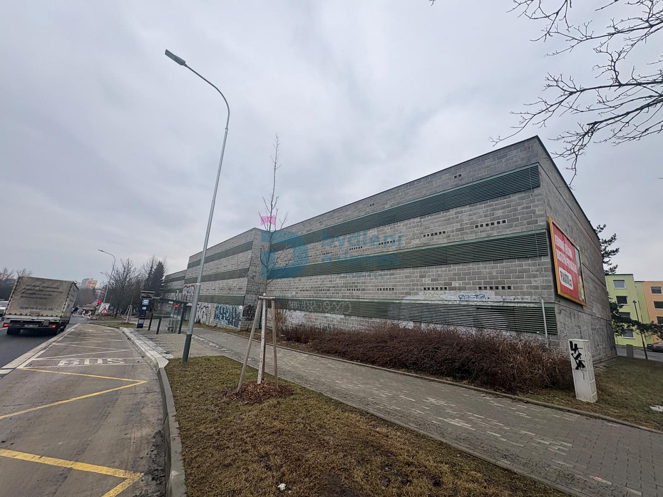 Prodej zděné garáže v parkovacím domě ul. Okružní