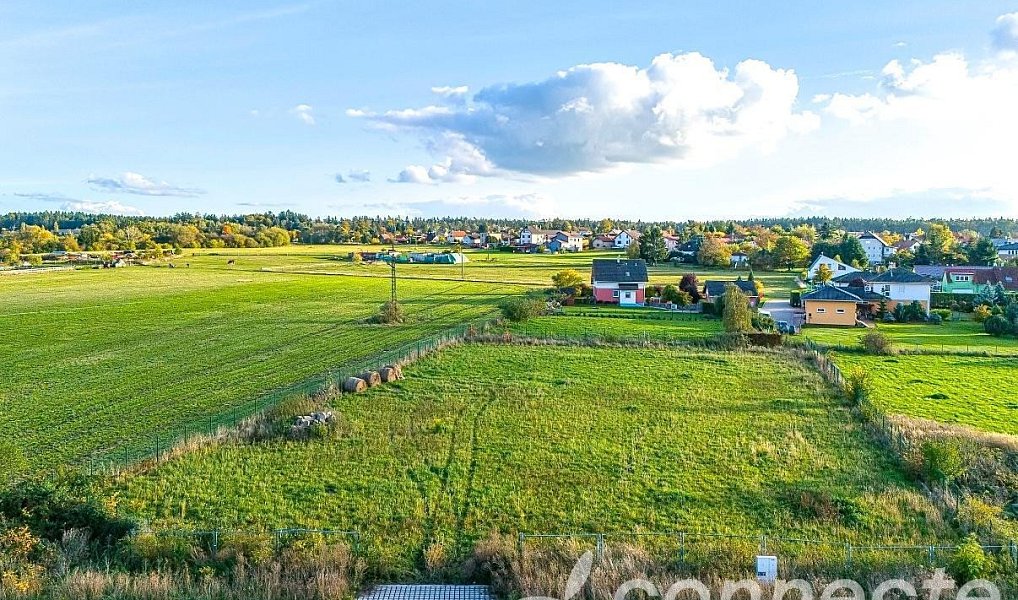 Prodej stavebního pozemku 977 m², Svojetice – náhled fotky 2
