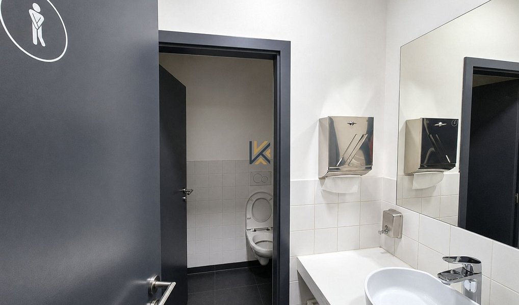 Pronájem kanceláře 140 m², Praha – náhled fotky 9