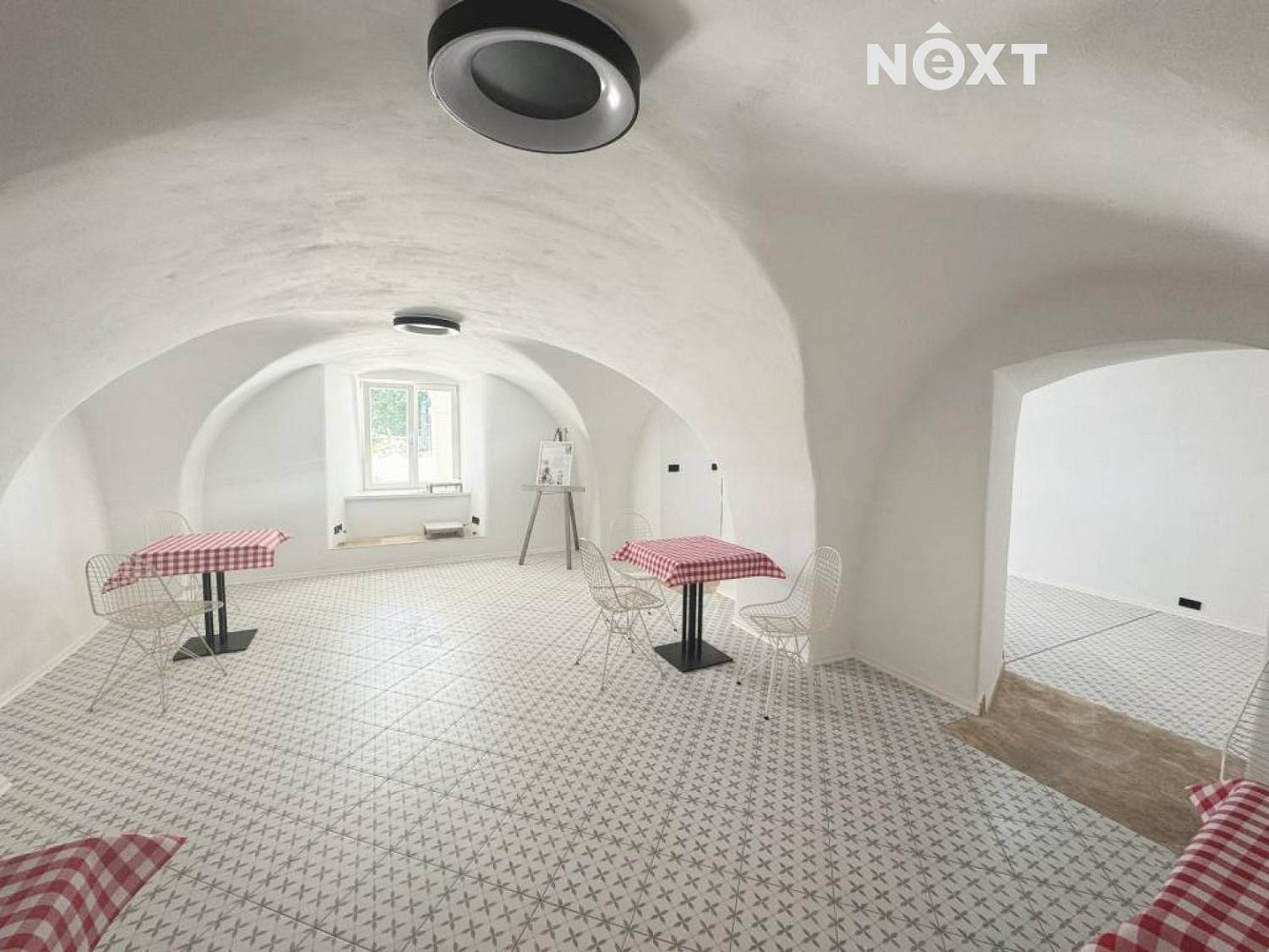Pronájem obchodních prostor 87 m²