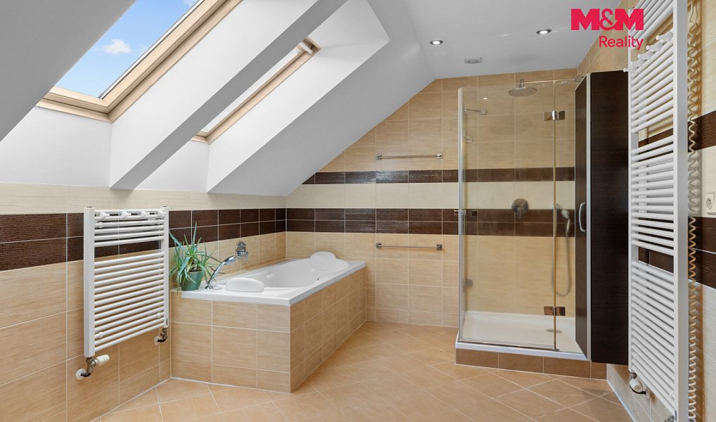 Prodej domu 305 m² s pozemkem 912 m², Hradečno – náhled fotky 7