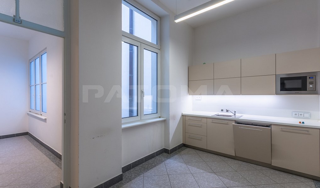 Pronájem kanceláře 131 m², Praha – náhled fotky 13
