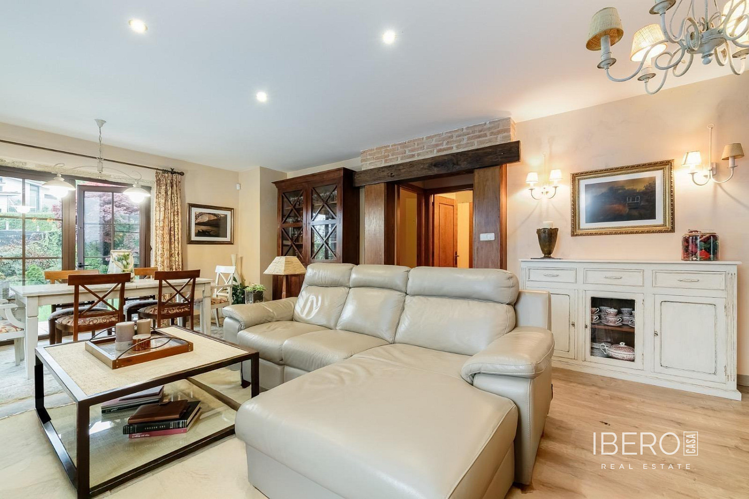 Prodej domu 300 m² s pozemkem 2 000 m²