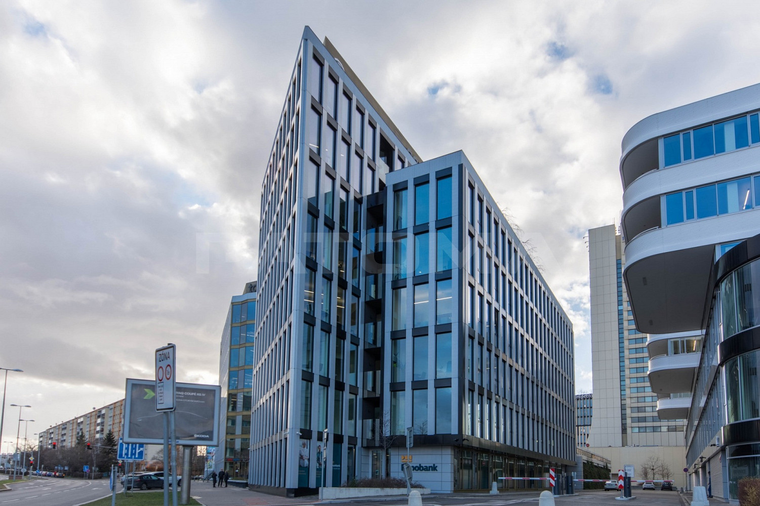 Pronájem kanceláře 216 m²