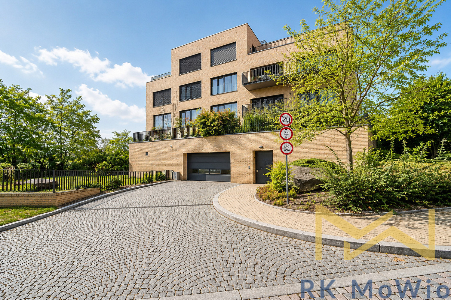 Pronájem bytu 3+kk 80 m²