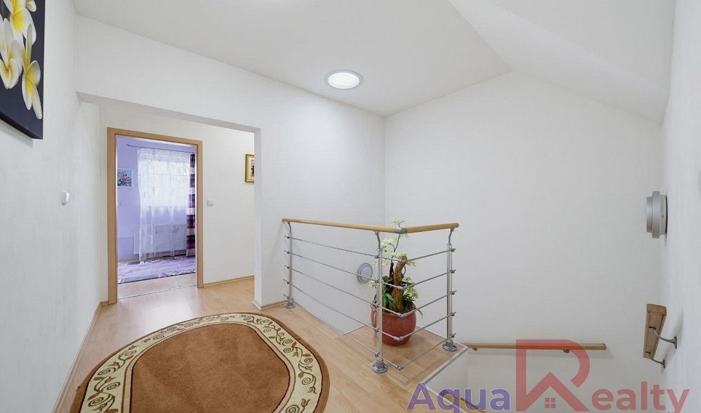 Prodej domu 206 m² s pozemkem 907 m², Nová Role – náhled fotky 16
