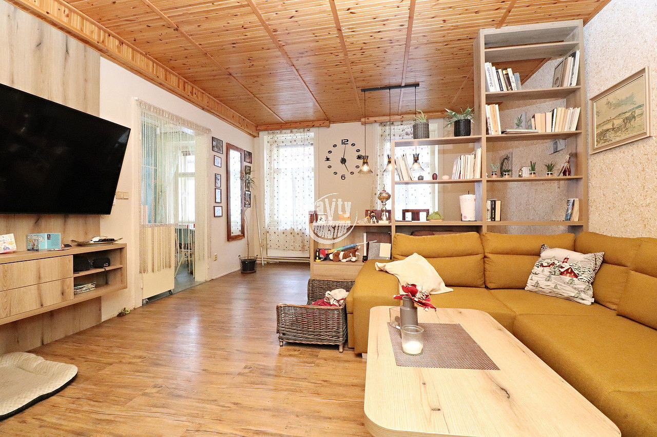 Prodej domu 230 m² s pozemkem 334 m² - Widok 5