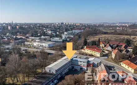 Pronájem skladovacích prostor 985 m²