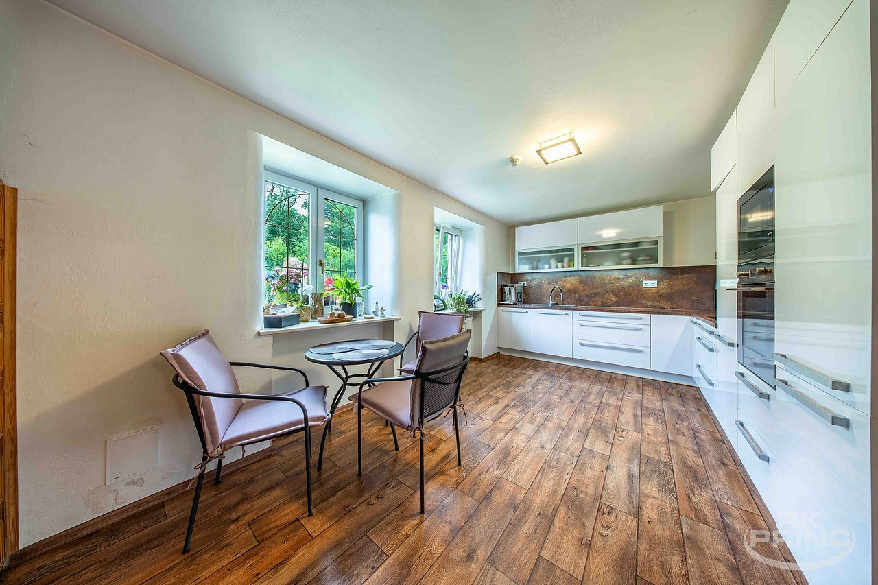 Prodej domu 220 m² s pozemkem 3 222 m² – fotografie 2