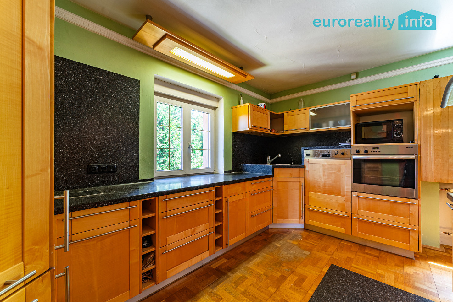 Prodej domu 210 m² s pozemkem 1 068 m² – fotografie 2