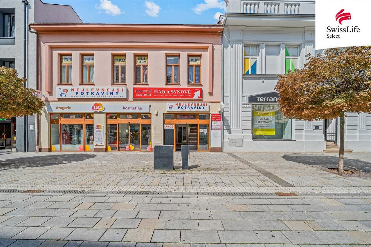 Pronájem obchodních prostor 523 m²