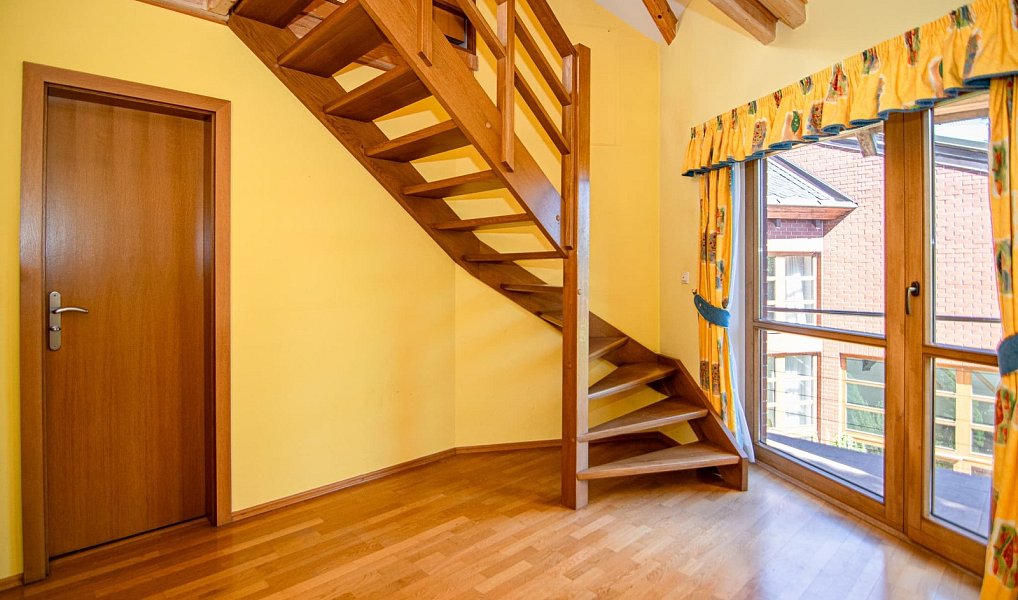 Prodej domu 560 m² s pozemkem 2 497 m², Černošice – náhled fotky 22