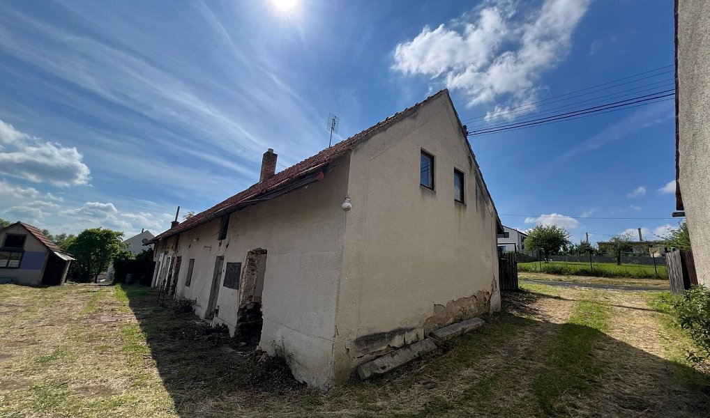 Prodej domu 220 m² s pozemkem 2 517 m², Liteň – fotka 1 z 18