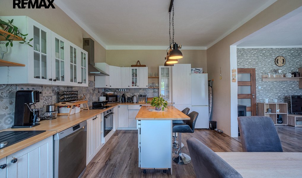 Prodej domu 260 m² s pozemkem 740 m², Tanvald – náhled fotky 9