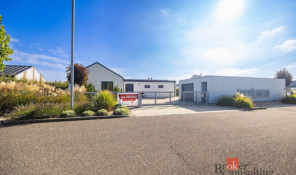 Prodej domu 154 m² s pozemkem 906 m², Nymburk – fotka 1 z 56