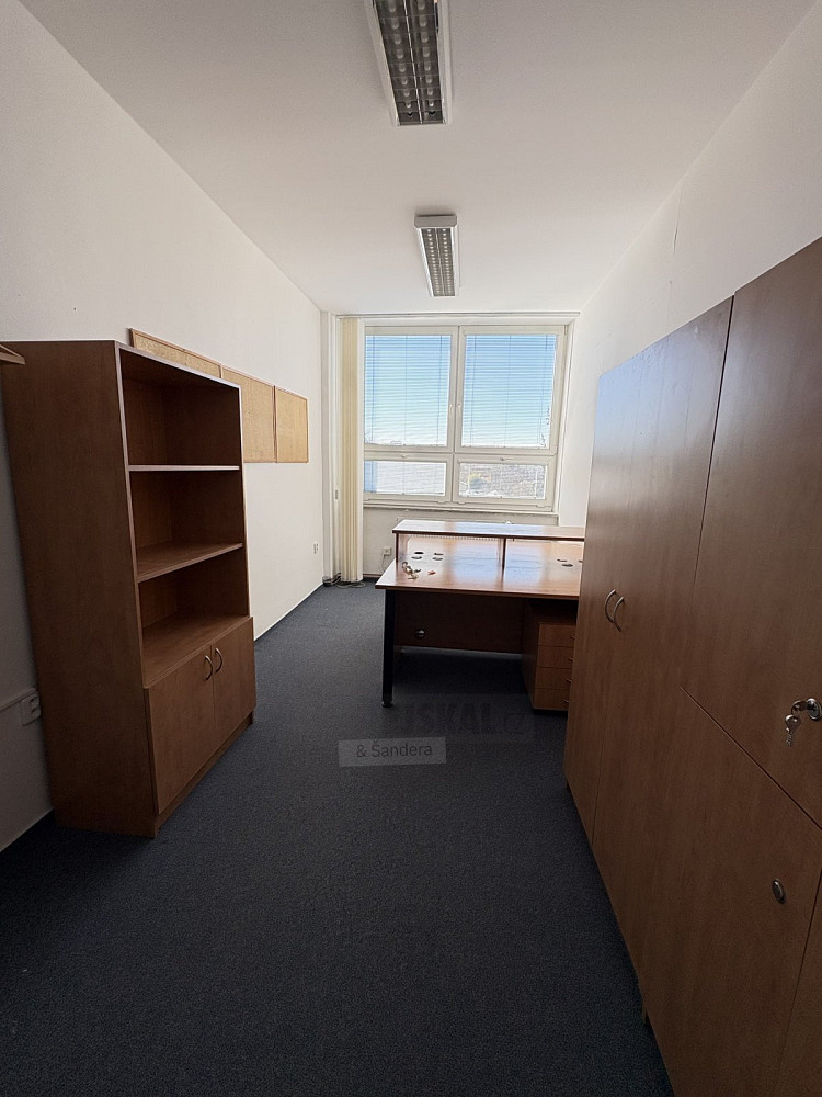 Pronájem kanceláře 35 m² – fotografie 3