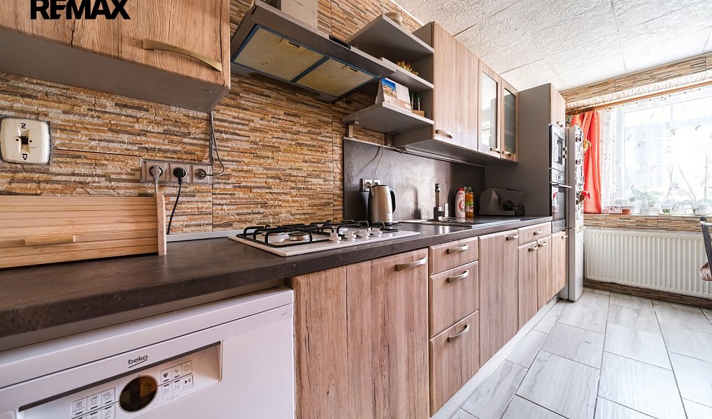 Prodej domu 280 m² s pozemkem 1 208 m², Vémyslice – náhled fotky 2