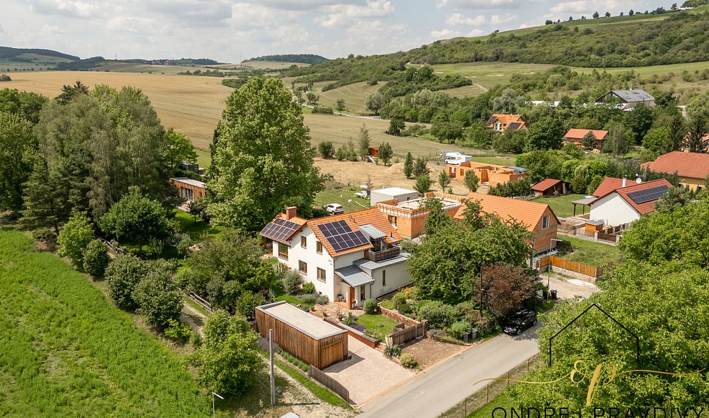 Prodej domu 237 m² s pozemkem 1 360 m², Liteň – náhled fotky 34