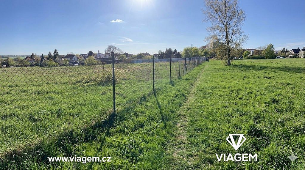 Prodej stavebního pozemku 2 300 m² – fotografie 2