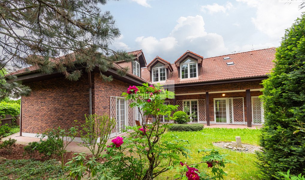 Prodej domu 420 m² s pozemkem 717 m², Praha – náhled fotky 2