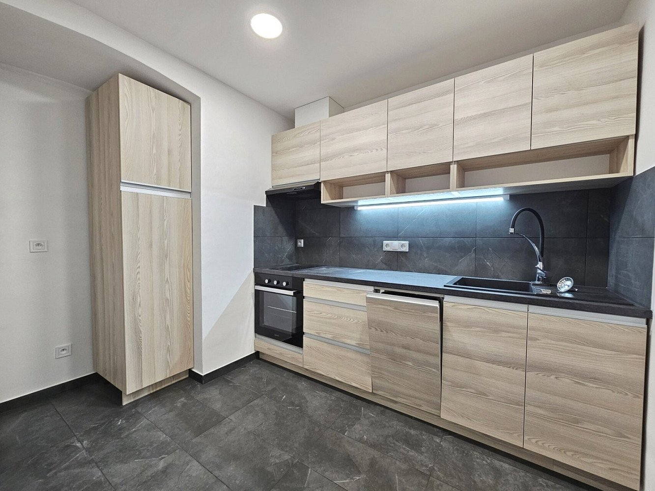 Pronájem bytu 1+1 28 m² — photo 2