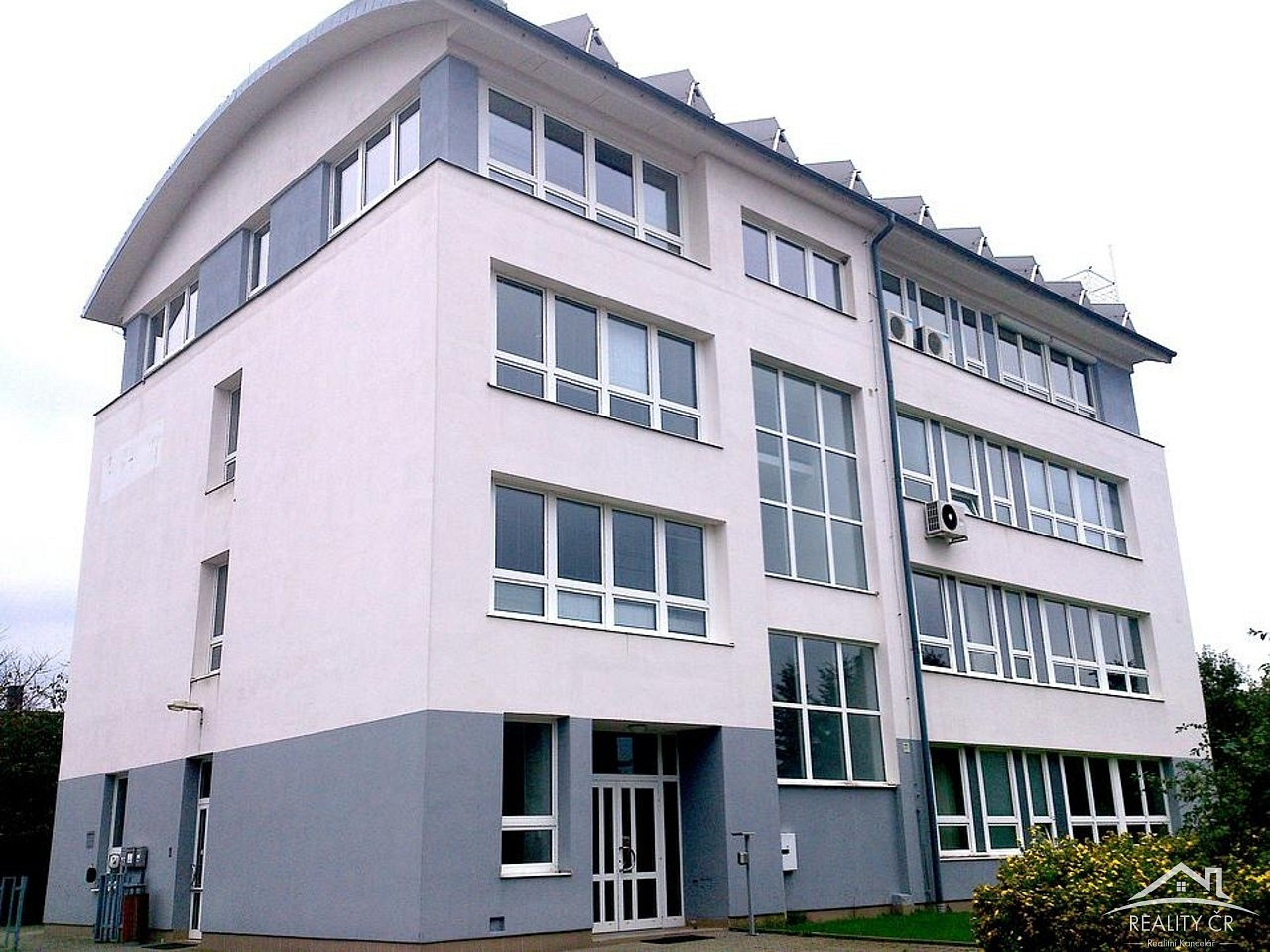 Pronájem kanceláře 907 m² – fotografie 2