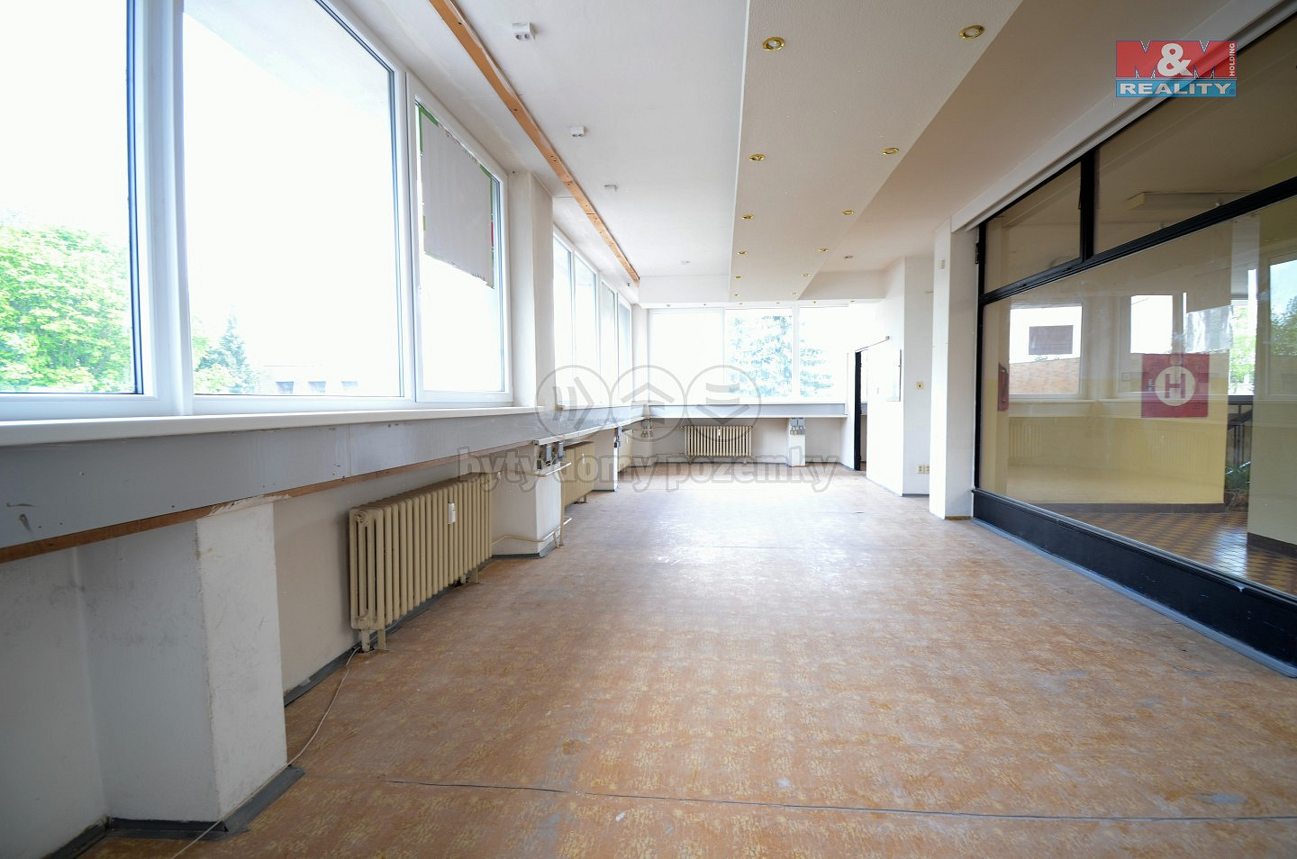 Pronájem obchodních prostor 56 m² — photo 2