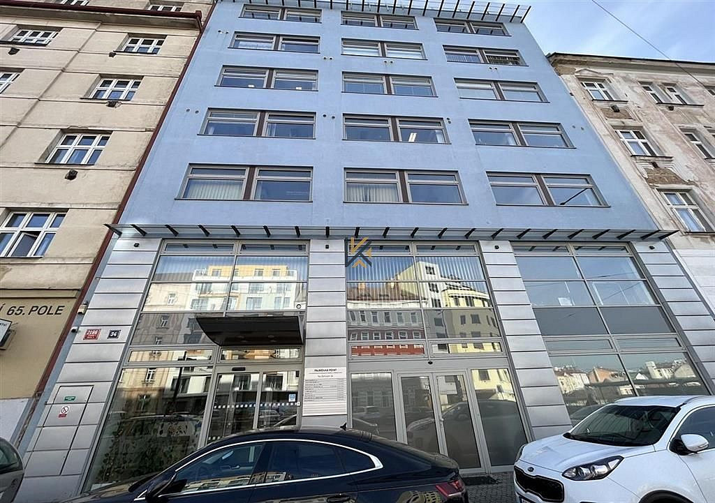 Pronájem kanceláře 270 m²