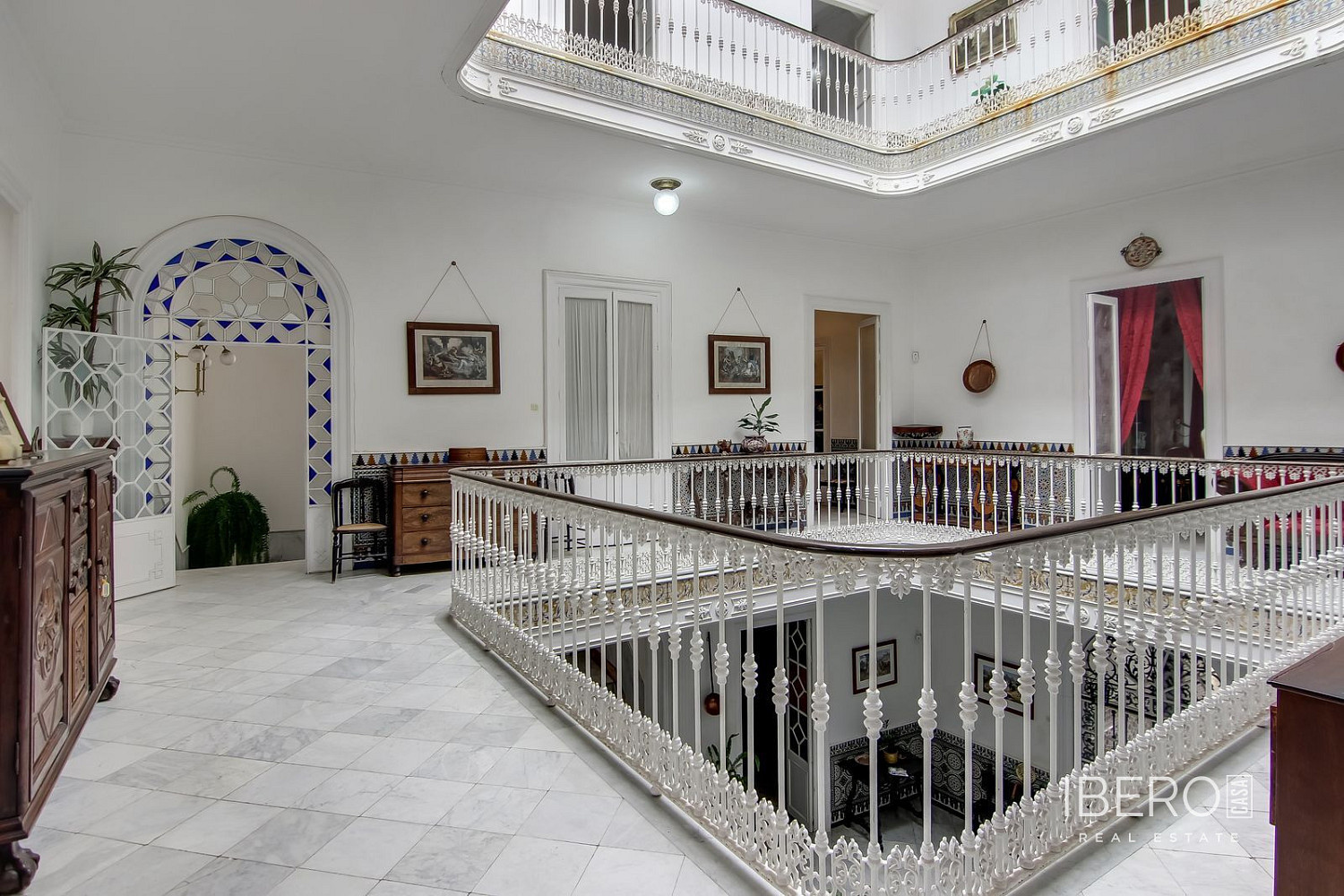 Prodej domu 1 081 m² s pozemkem 446 m² — photo 2