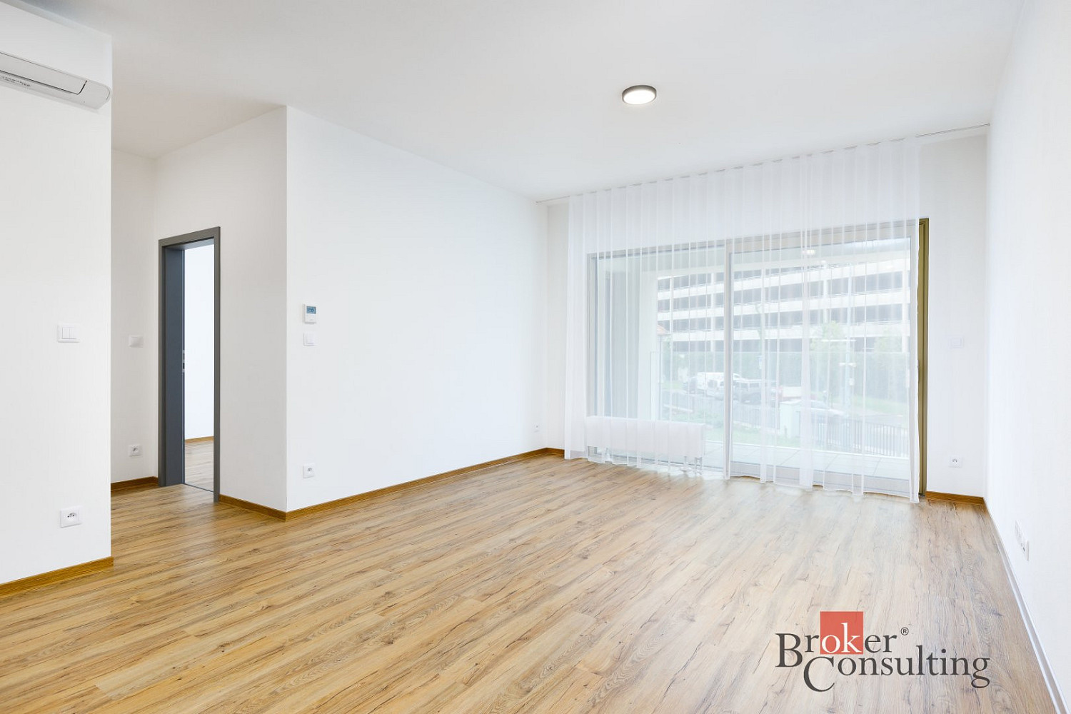 Pronájem bytu 2+kk 62 m² – pohled 3