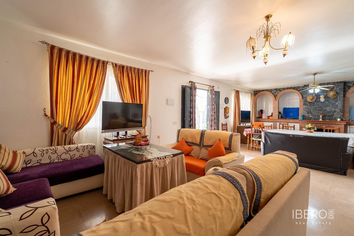 Prodej domu 330 m² s pozemkem 2 450 m²