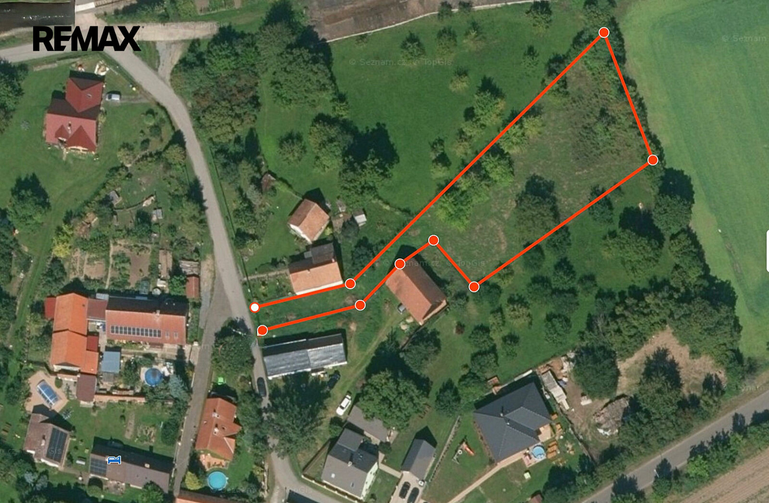 Prodej stavebního pozemku 1 911 m² – fotografie 2