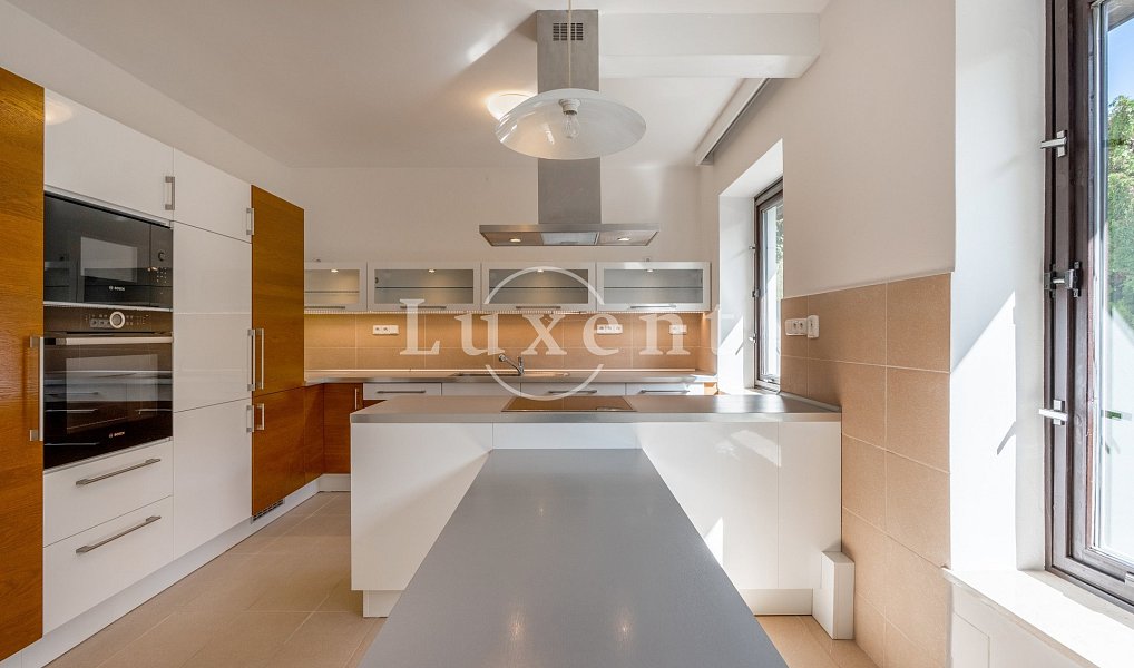 Pronájem domu 417 m² s pozemkem 1 180 m², Praha – náhled fotky 8