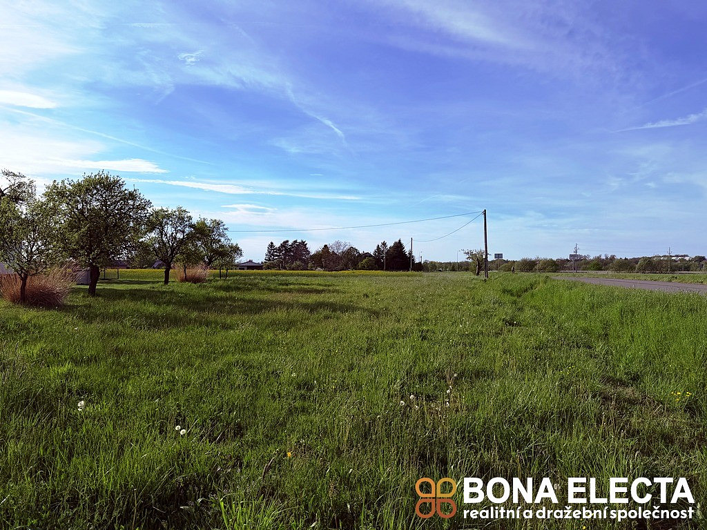 Prodej stavebního pozemku 902 m² – fotografie 5
