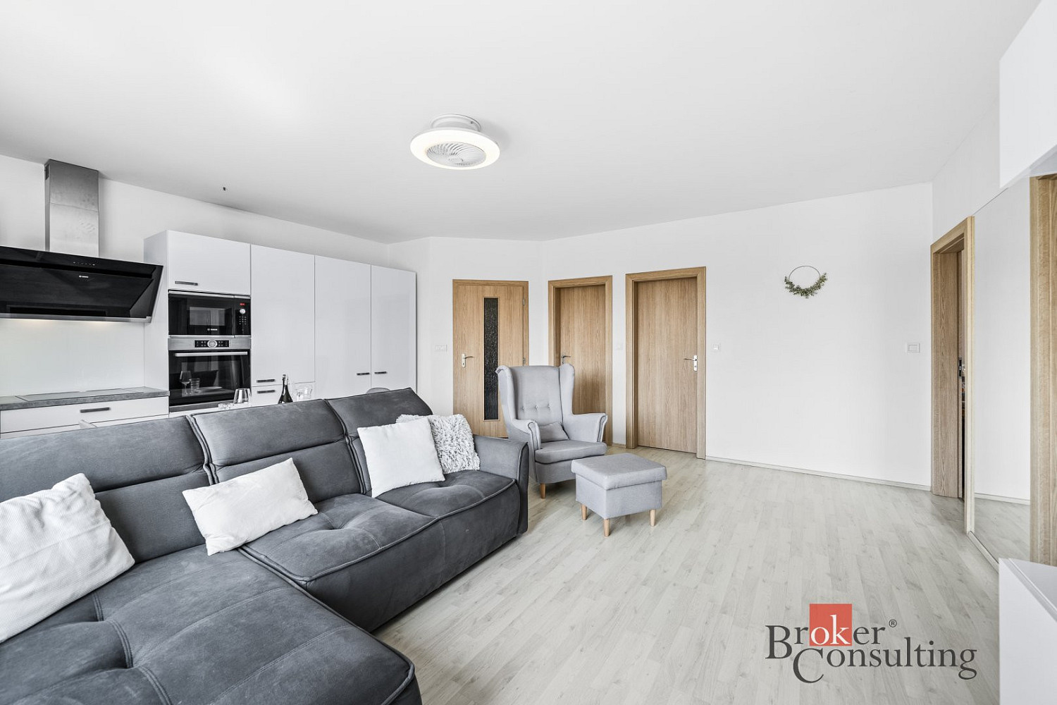 Pronájem bytu 3+kk 73 m² — photo 2