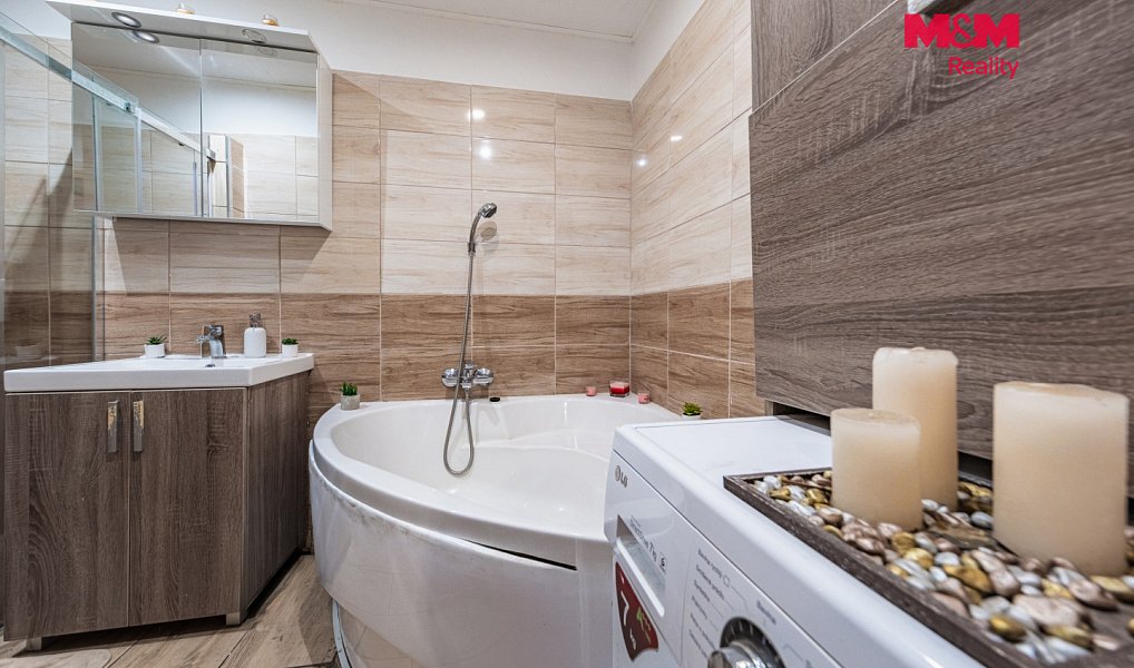 Prodej domu 200 m² s pozemkem 346 m², Komárov – náhled fotky 7