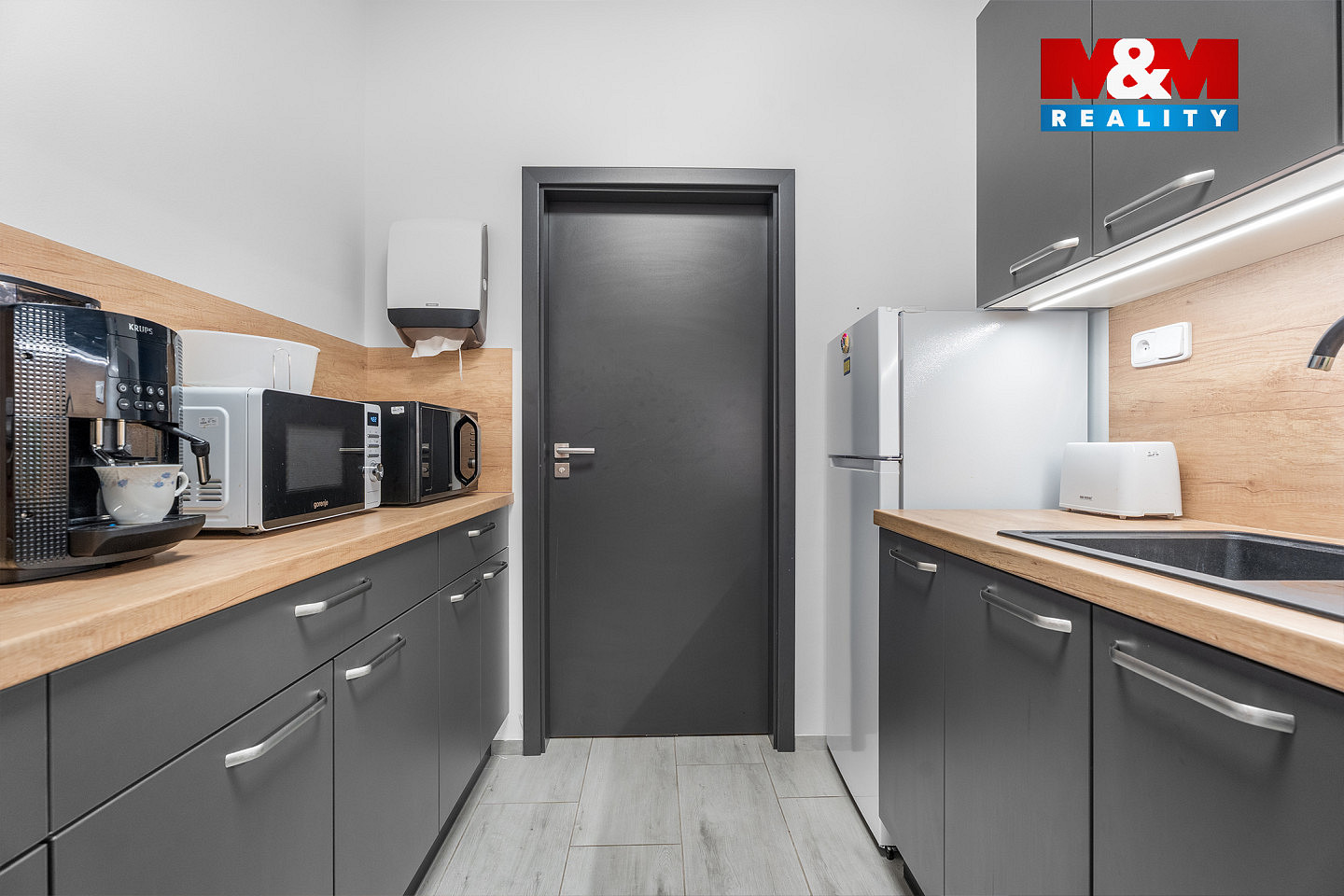 Pronájem kanceláře 247 m² — photo 5