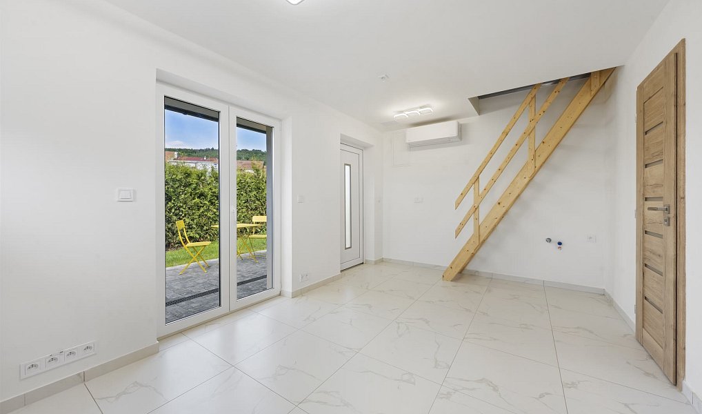 Prodej bytu 1+1 92 m², Čebín – náhled fotky 9