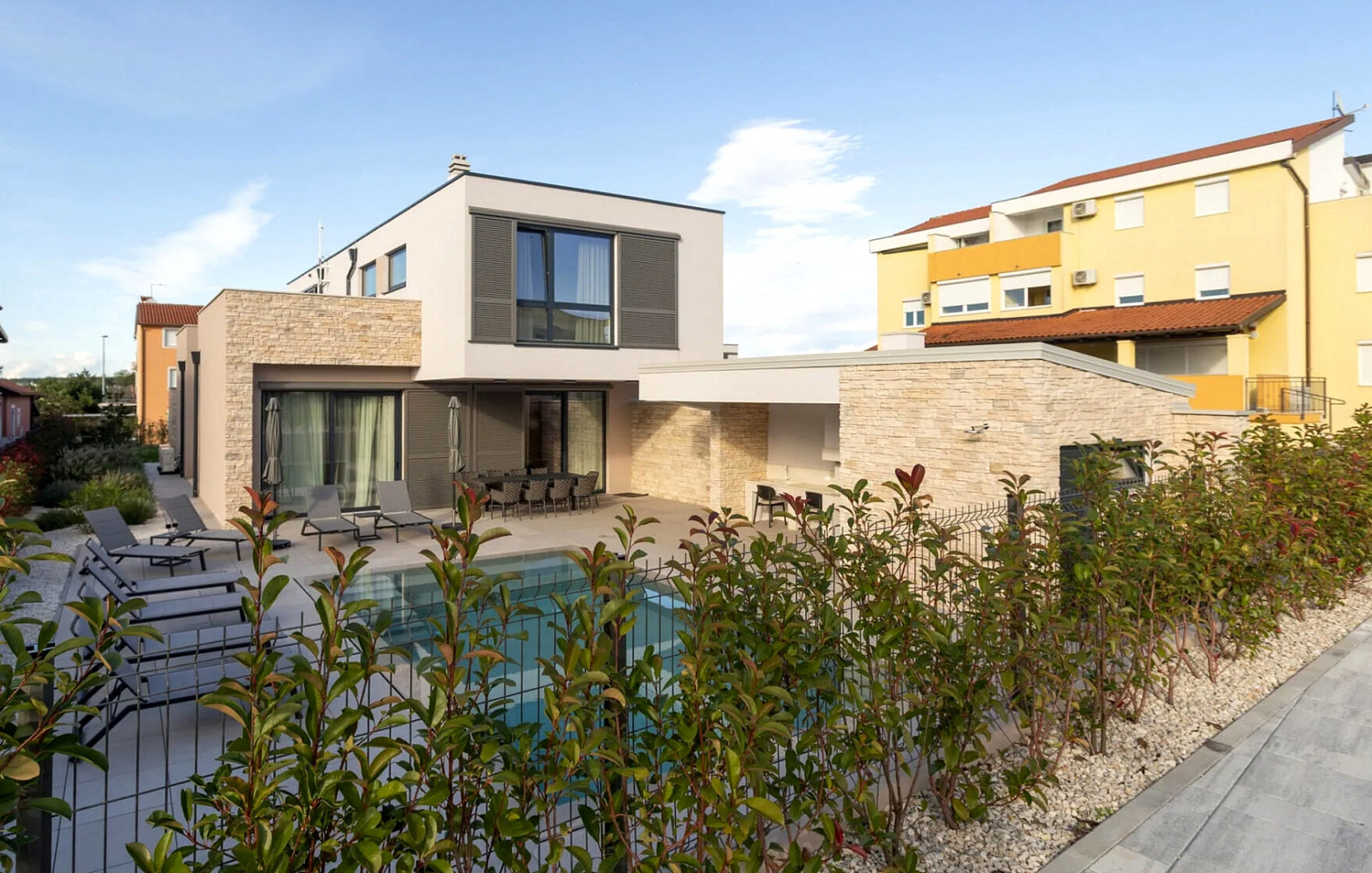 Prodej domu 238 m² s pozemkem 888 m²