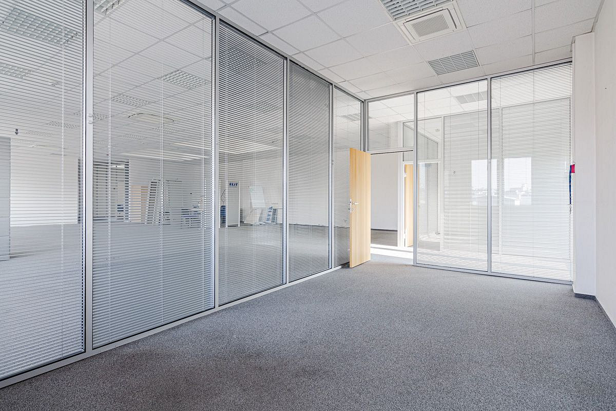 Pronájem kanceláře 1 000 m² – fotografie 5