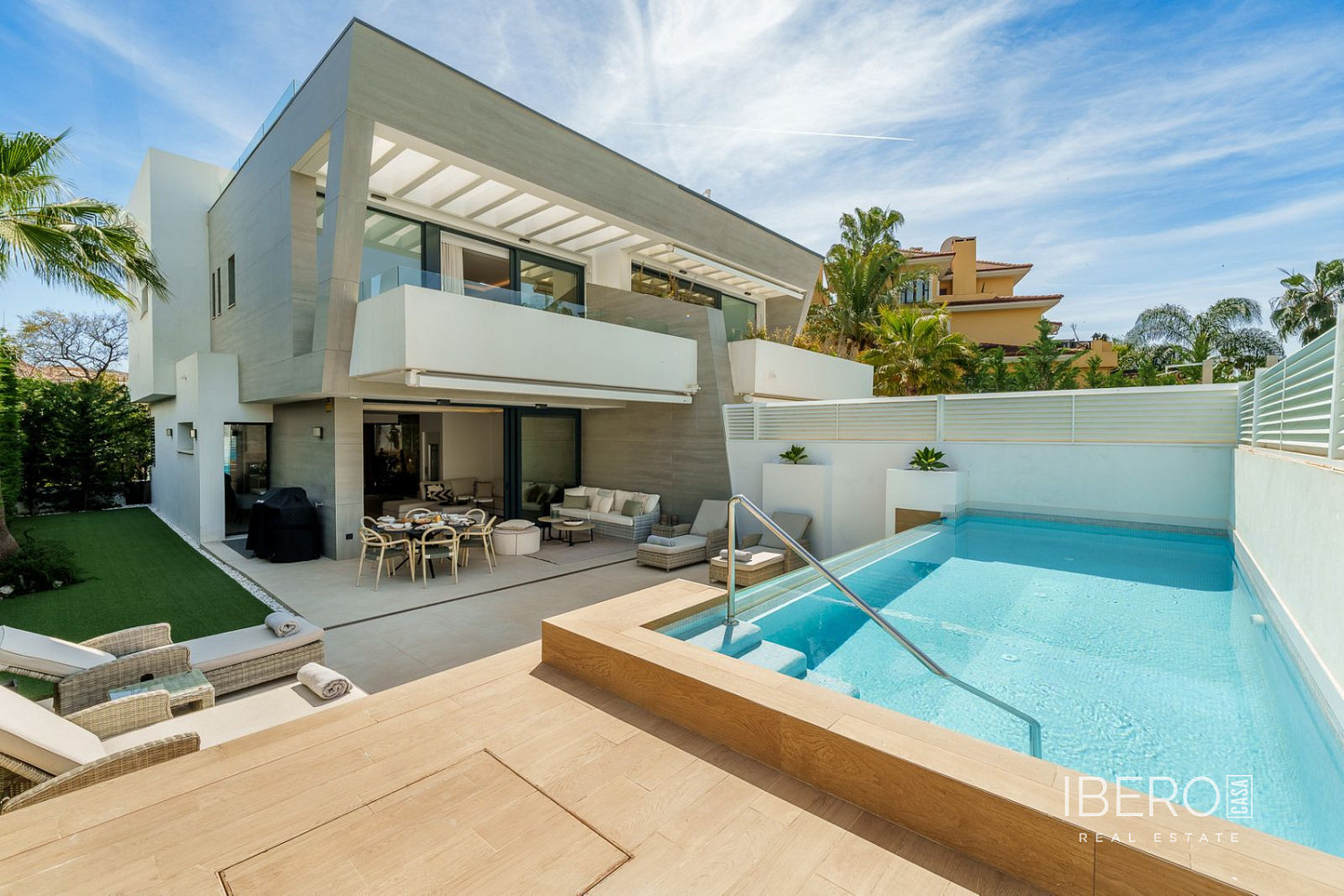 Prodej domu 297 m² s pozemkem 297 m²