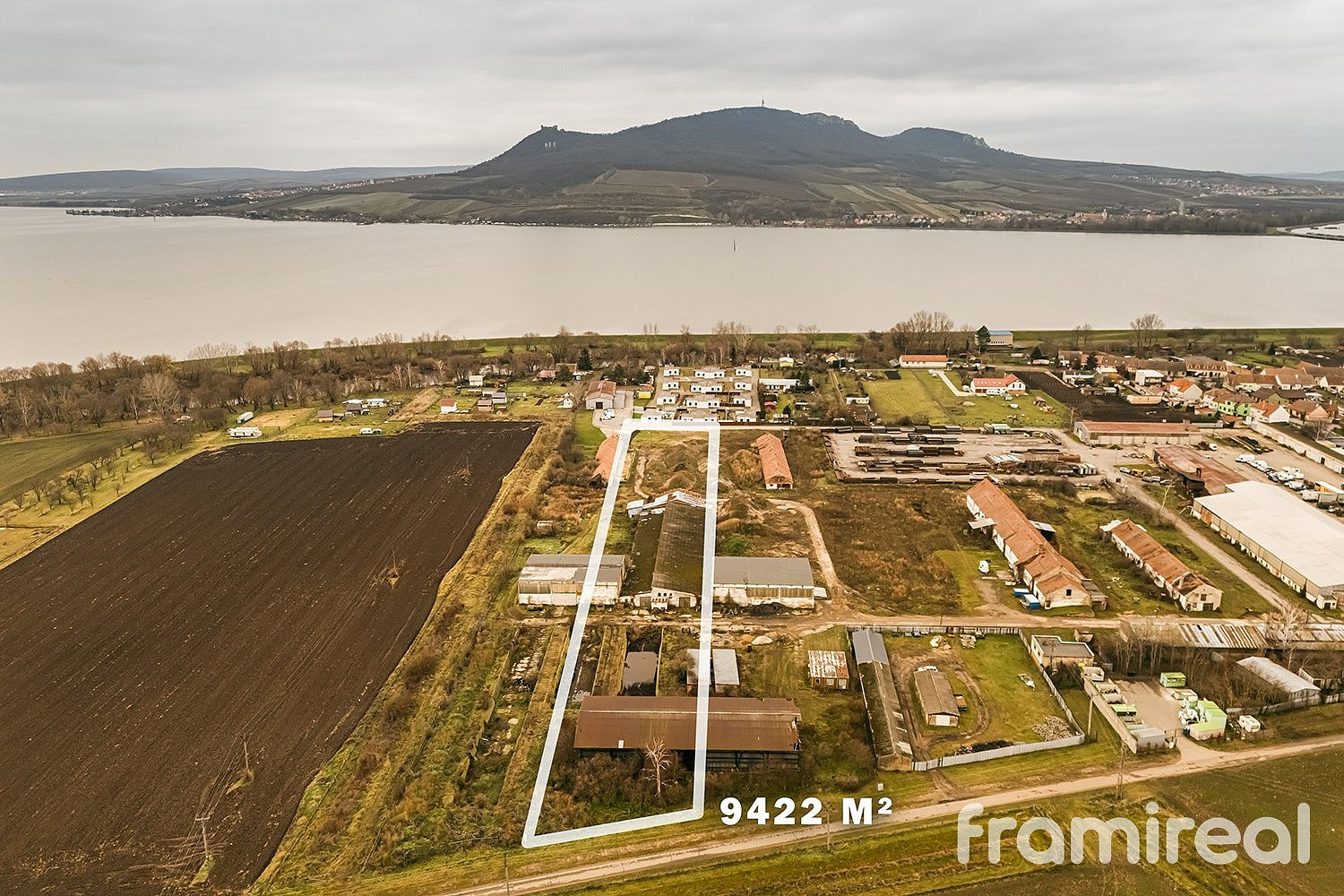 Prodej komerčního pozemku 9 422 m²