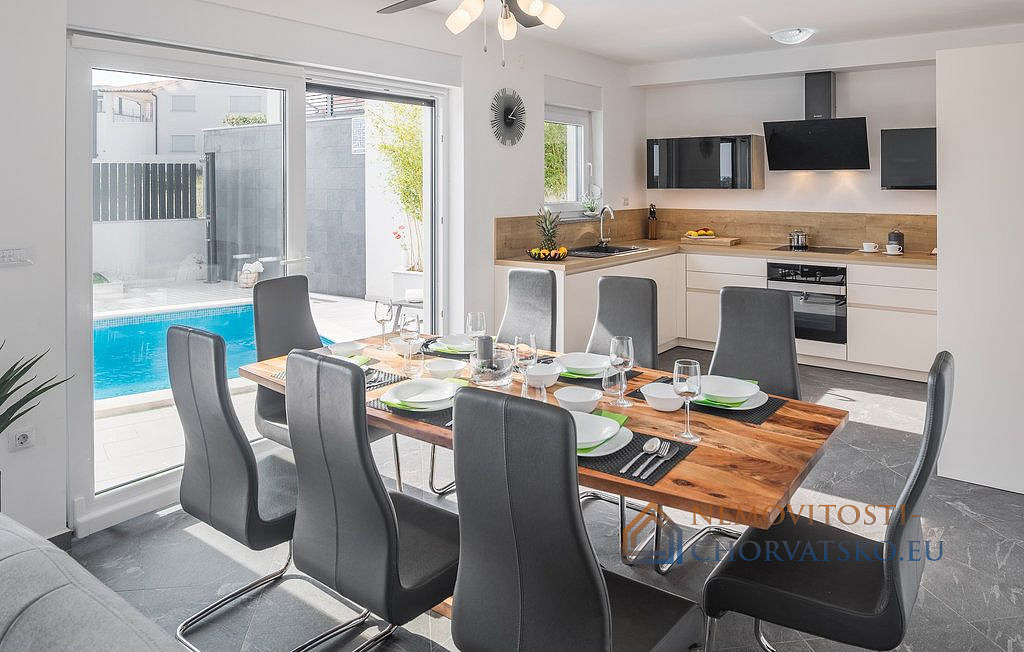 Prodej domu 260 m² s pozemkem 570 m² - Więcej