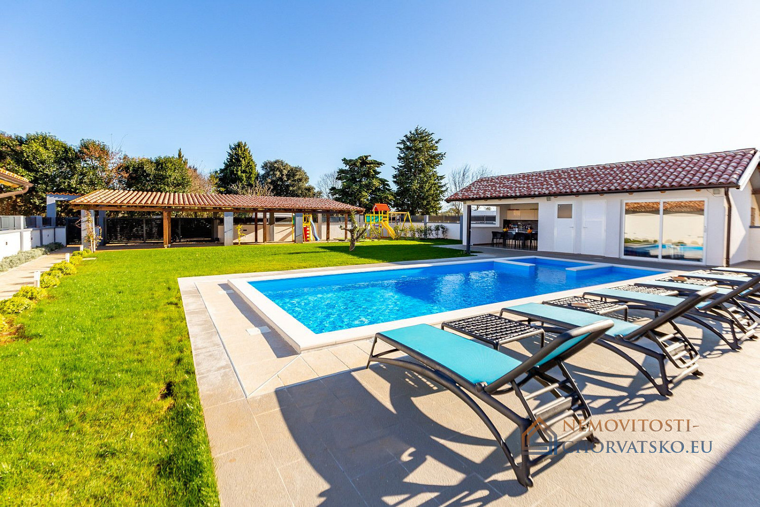 Prodej domu 141 m² s pozemkem 861 m² - Aanzicht 4