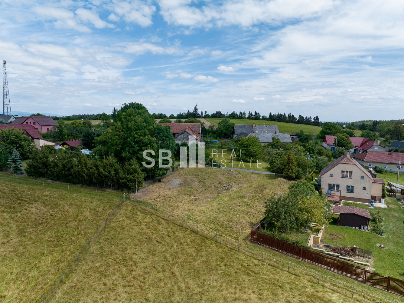 Prodej stavebního pozemku 1 092 m² – pohled 2