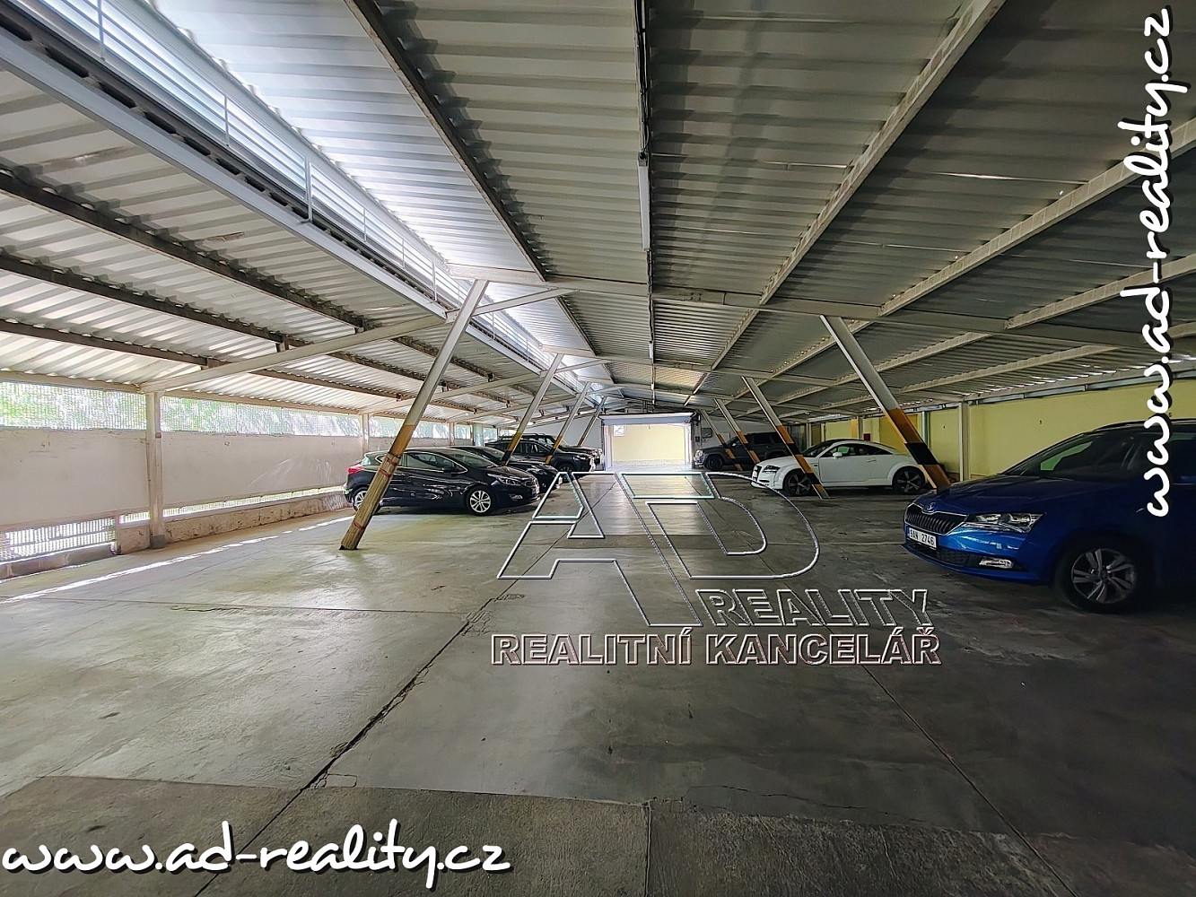 Prodej krytého parkovacího stání [12m2] - Ant. Barcala, sídl. Máj – fotografie 5