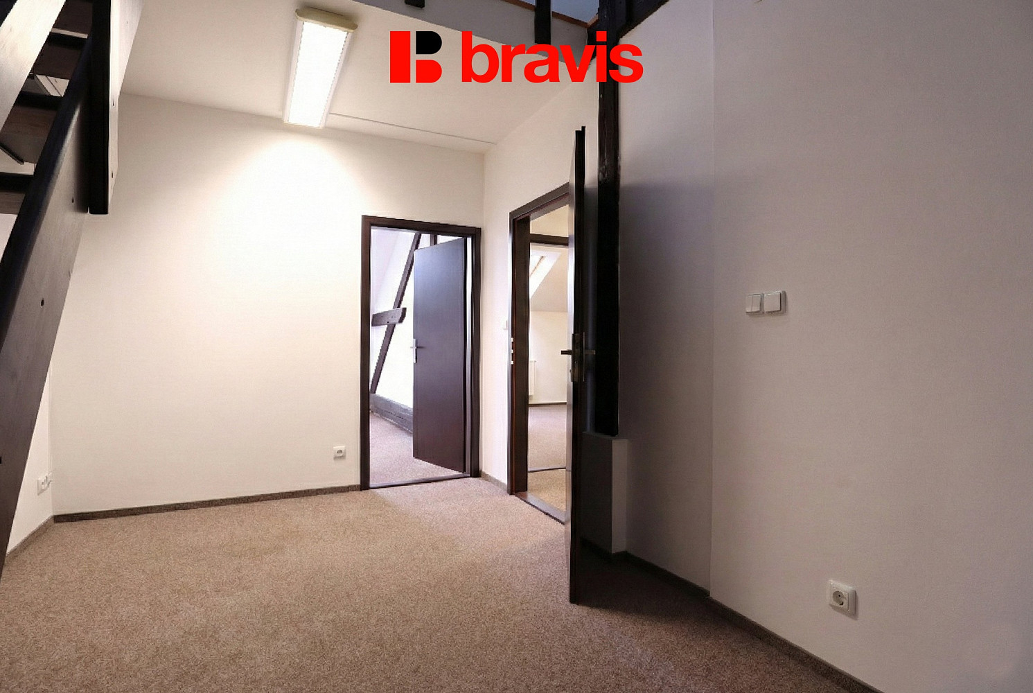 Pronájem kanceláře 120 m² – fotografie 3