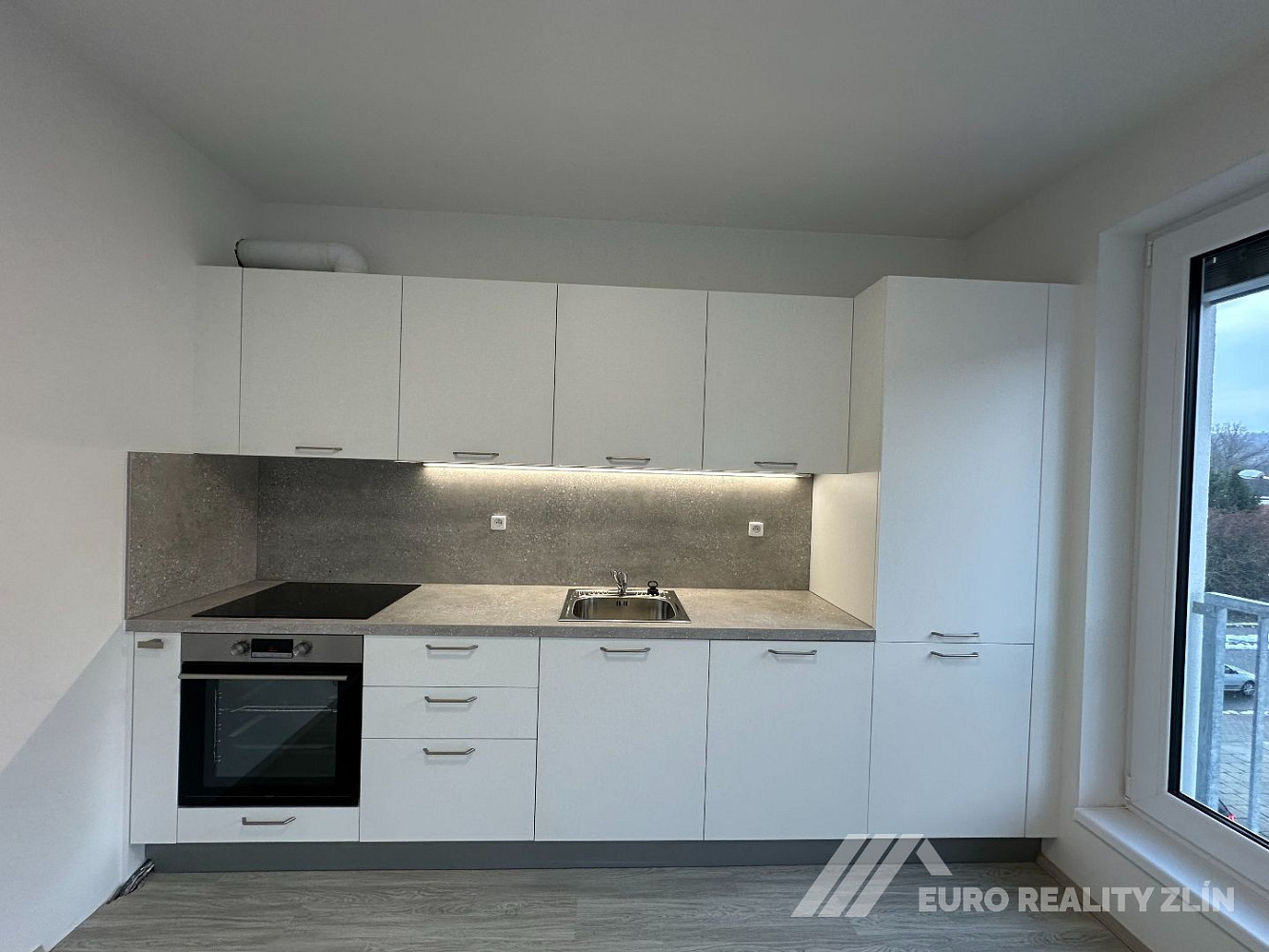 Pronájem bytu 1+kk 28 m² — photo 3